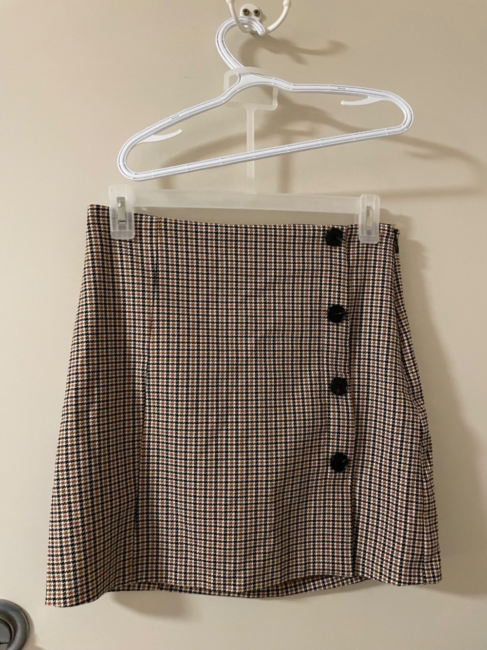 Mini Skirts - Picture 3 of 4